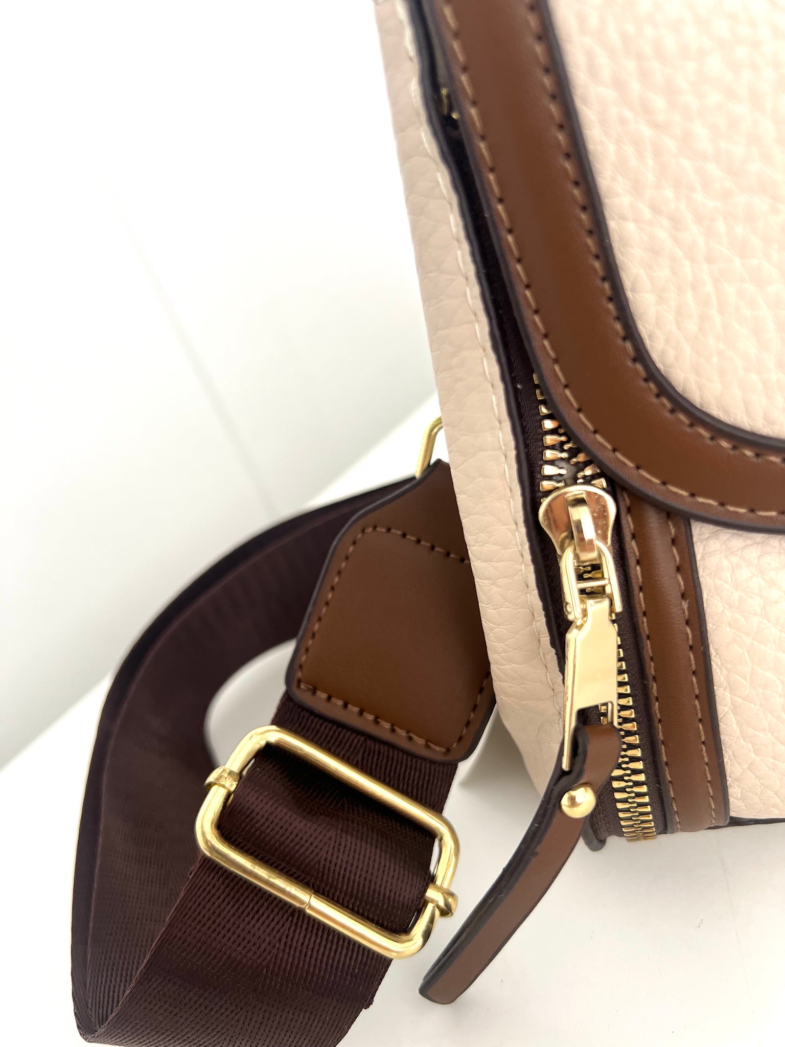 Pia beige